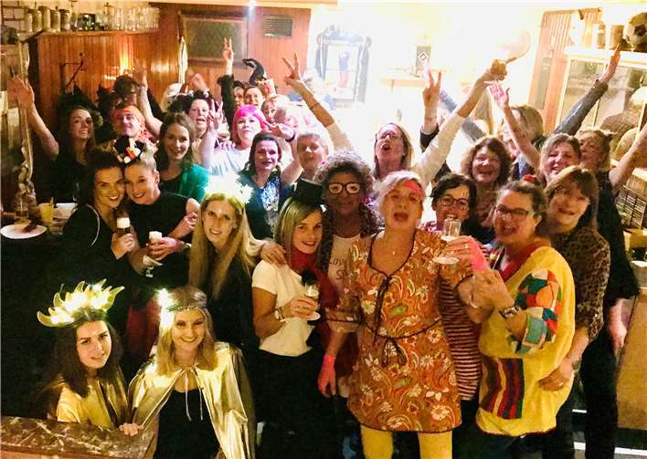 Es herrschte ausgelassene Partystimmung bei der Session-Eröffnung des Möhnenvereins Ehlscheid. Foto: privat