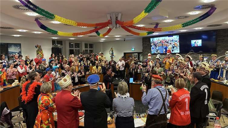 Es herrschte ausgelassene Stimmung im Historischen Rathaus, als über 100 Vertreter*innen der Karnevalsgesellschaften und -vereine aus der Kernstadt und den Stadtteilen sich zum Stadtratskarneval versammelten. Foto: privat