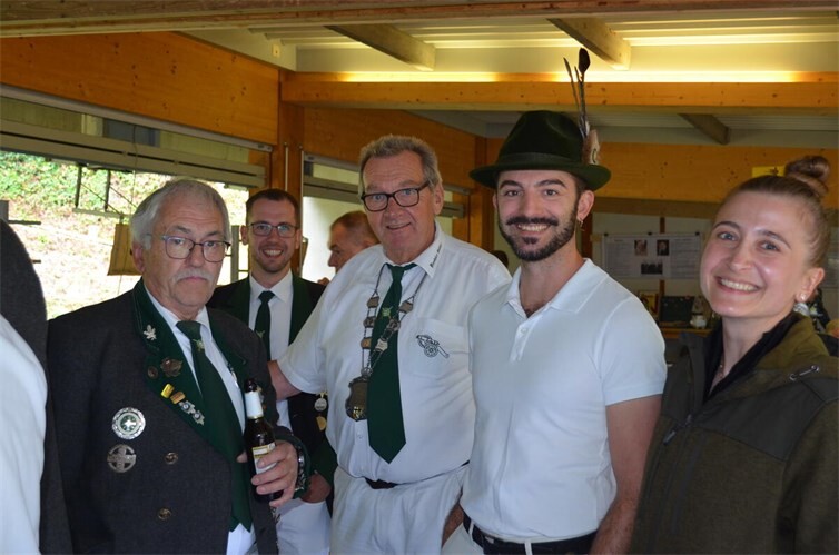 Es herrschte gute Stimmung auf dem Brohler Schützenfest.  Fotos: AKS