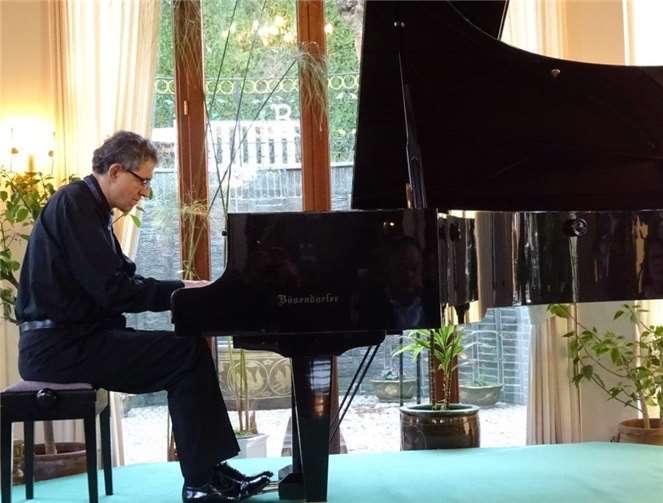 Es ist ein reiner Genuss, Vesselin Stanev als Zuhörer auf seiner romantischen Klangreise zu begleiten.Foto: privat