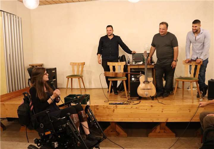 „Es ist einfach unbeschreiblich - ich bin sprachlos“, ringt Lisa Faßbender im Anschluss an das Konzert um Worte.