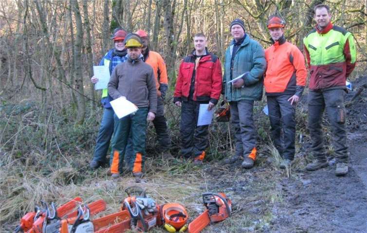 Es ist geschafft – erfolgreiche Absolventen erhalten ihr Zertifikat.privat