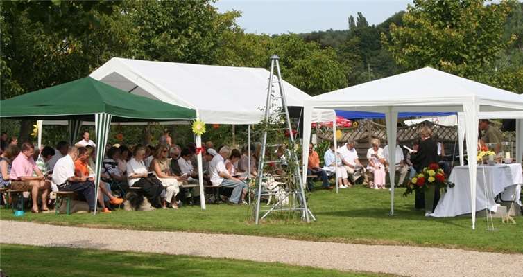 Es ist immer viel los beim Gottesdienst für Mensch und Tier.privat