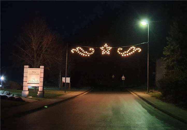 Es ist in Rieden gute Tradition, dass zur Adventszeit die Kirchstraße und Teile der Oberstraße mit weihnachtlicher Beleuchtung geschmückt werden.Foto: privat