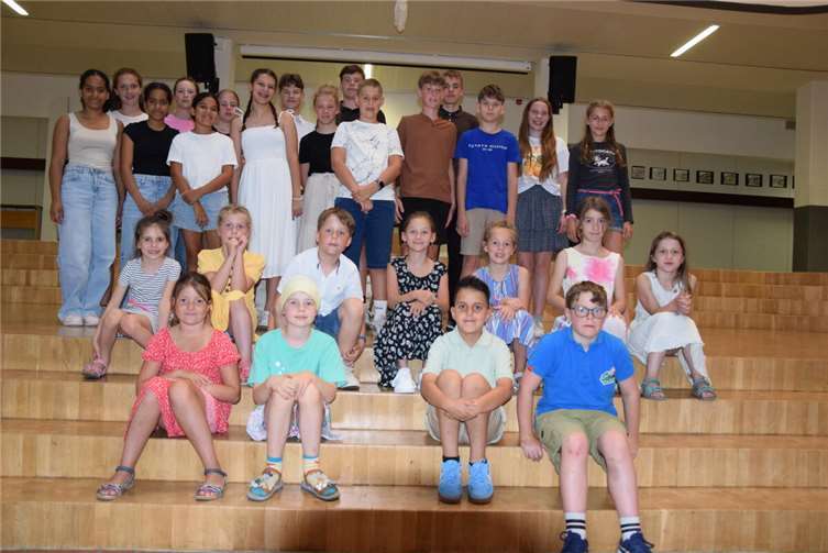 Töne statt Zeugnisse Es ist mittlerweile zur schönen Tradition geworden, dass sich die Schülerinnen und Schüler der Kreismusikschule Mayen-Koblenz mit einem gemeinsamen Konzert in die Sommerferien verabschieden. Foto: Ulla Buchmann