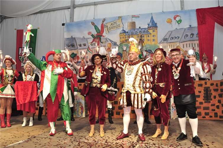 Es ist vollbracht: Prinz Uli I. ist gekrönt.