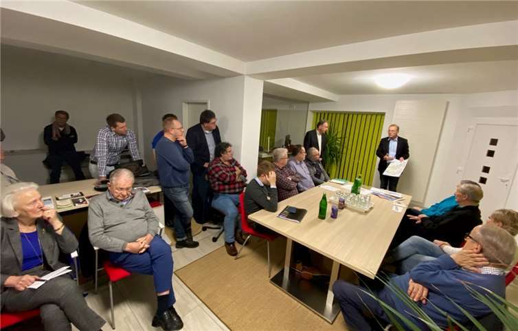 Es kamen mehr Besucher als erwartet, weswegen nicht alle sitzen konnten.Foto: privat