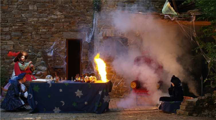 Es kracht mächtig in der Zauberküche.SCHÜ