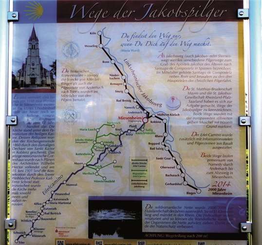 Es lohnt sich für Wanderer und Pilger, einen Augenblick an der Tafel zu verweilen, um die interessanten Informationen aufzunehmen.