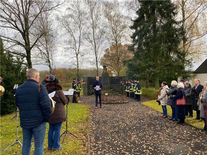 Es müssen schreckliche Zeiten für die Familien in unserem Ort gewesen sein, resümierte der Beigeordnete Christian Fein in seiner Ansprache.Foto: privat