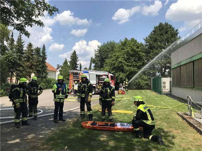 Es qualmte aus den Kellerräumen des Ausbildungszentrums der Westnetz GmbH in Plaidt. Hier fand am Wochenende eine große Übung von Feuerwehr und DRK statt.