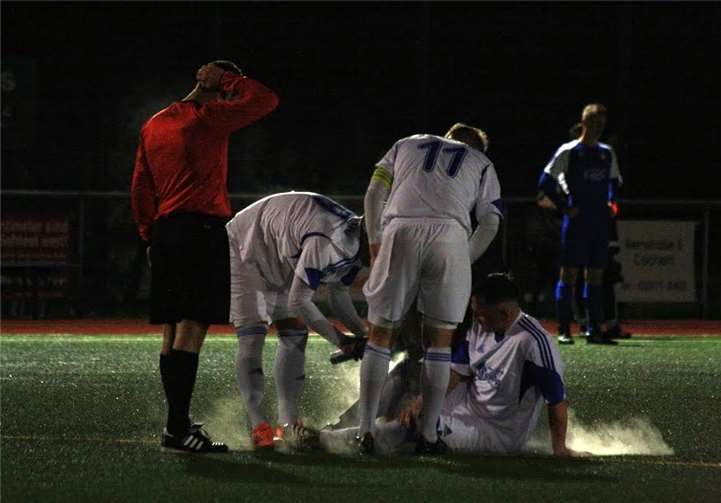 Es sieht gespenstisch aus, aber Eisspray hilft irgendwie immer.
