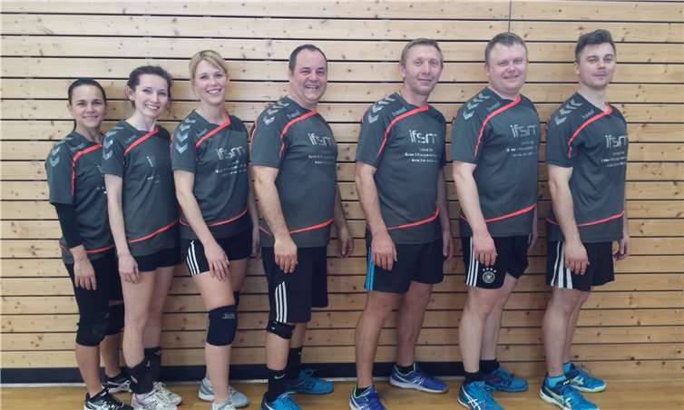 Es spielten für Mülheim (v.l.) Aline Theisen, Katja Kirilowski, Kim Geisen, Andreas Topel, Dimitri Herlitz, Wilhelm Scherer und Mathias Dresel.  privat