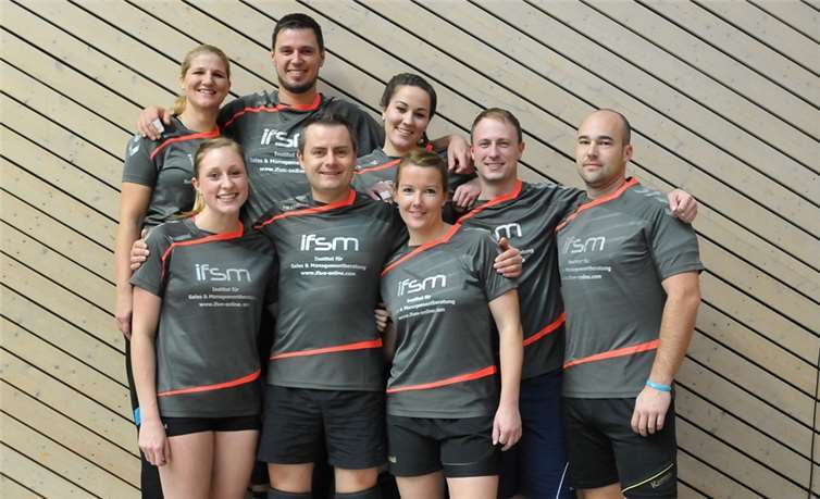 Es spielten für TV Mülheim I (v.l.): Mandy Trambow, Steffi Ullner, Max Flink, Frank Wittbecker, Meike Müller, Sabrina Schultz, Tobias Groth und Raphael Klingmann. privat