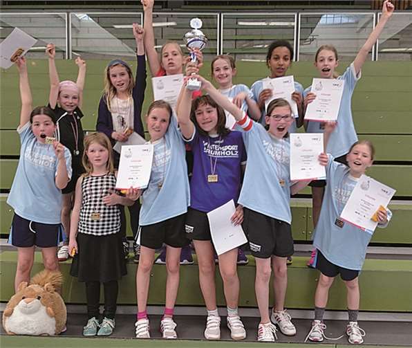 Es spielten mit: Alisa, Anna-Mareike, Annika, Carolina, Clara, Hannah, Jana, Kiara, Mila, Nele, Tosca und Veronika. privat