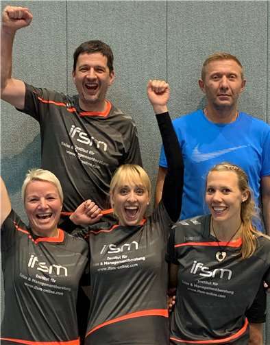 Es spielten unter anderem (v.l.): Monika Strauss, Helena Klein, Kimberly Krumholz, (h.v.l.): Rainer Köhl, Dimitri Herlitz.  TV Mülheim