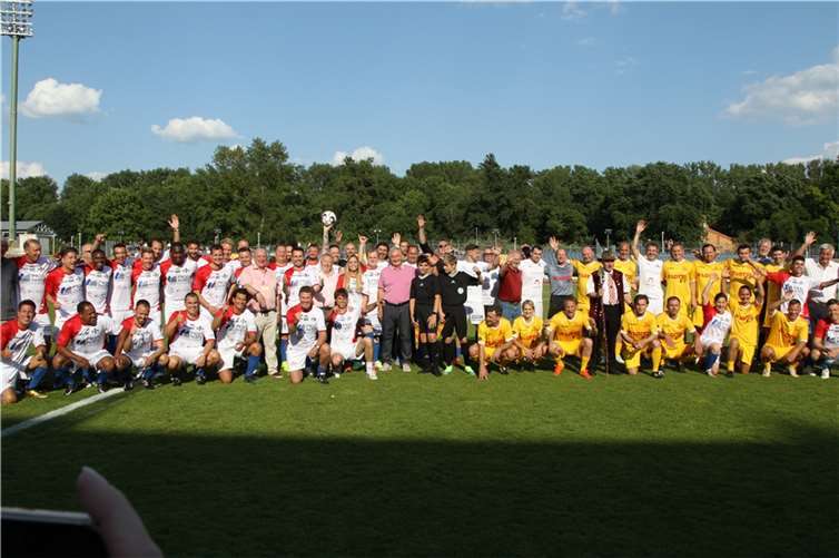 Es war ein Fußball-Benefizspiel mit unzähligen Stars und Prominenten. Fotos: WAMFO.DE