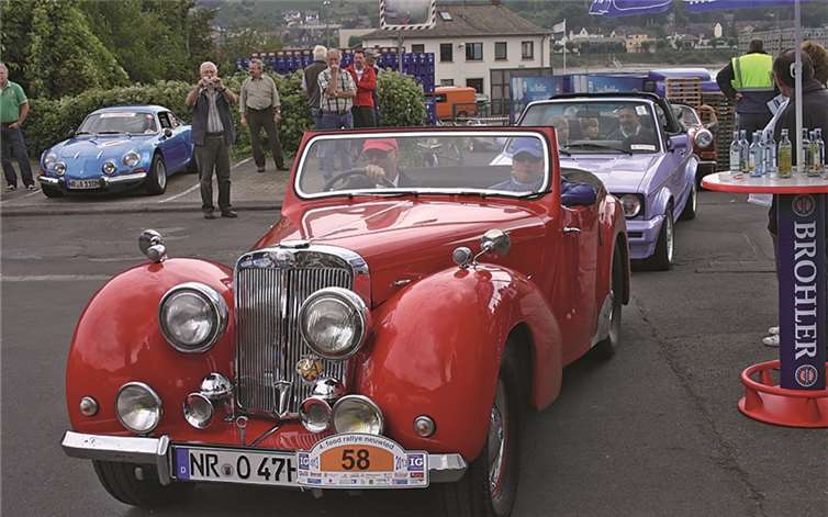 Blitzende Veteranen der Straße