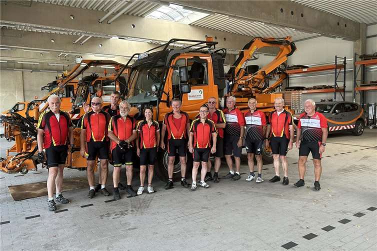 Es war eine gelungene Jahrestour bei hochsommerlichen Temperaturen mit einem Besuch der Straßenmeisterei Blankenheimerdorf. Fotos: Radclub Rech