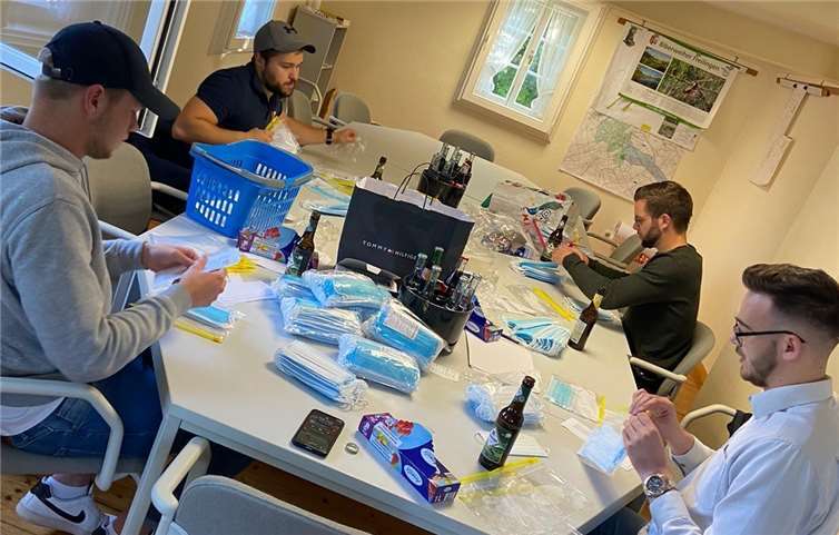 Es war einiger Aufwand, die Schutzmasken für die Freilinger vorzubereiten und zu verteilen. Foto: privat