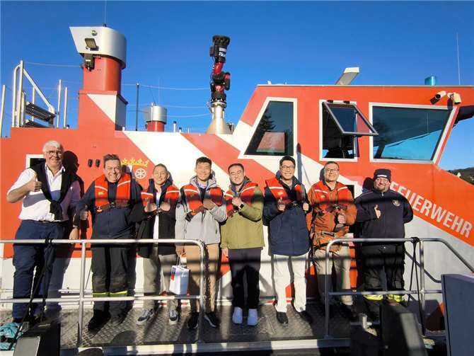 Es war für beide Seiten ein sehr interessanter Austausch.  Fotos: Feuerwehr Remagen / THW