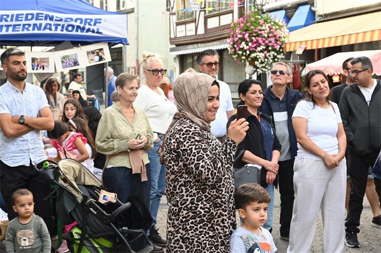 Es war so richtig was los in der Brückenstraße. Foto: SK