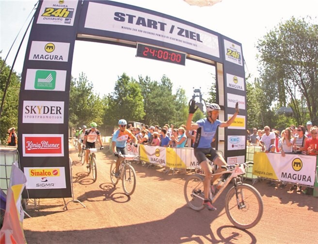Es war vollbracht, Jana und Markus sicherten sich souverän den Sieg bei den 24 Stunden von Duisburg.