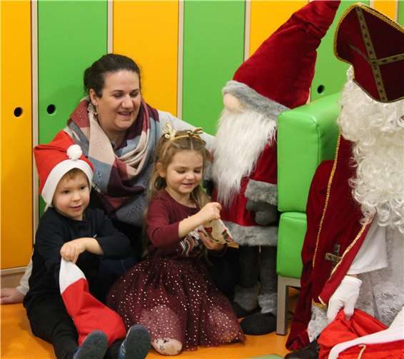 Es war wie jedes Jahr ein freudiges Ereignis für alle, besonders, wenn man das Leuchten in den Kinderaugen sieht. Quelle: KiTa Hummelnest