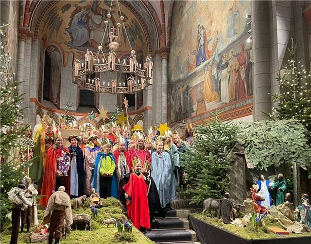 Es war wieder ein farbenfrohes Bild, als Anfang Januar die Sternsingerinnen und Sternsinger zur Aussendungsfeier in den Mariendom einzogen. Foto: privat