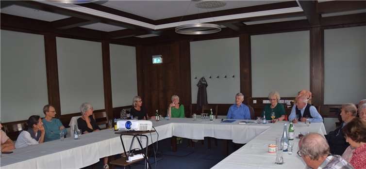 Es waren anspruchsvolle und brisante Thesen, die Dr. Pau Petzel zu diesem Thema beim Freundschaftskreis Dimona-Andernach vorgetragen hat. Foto: privat