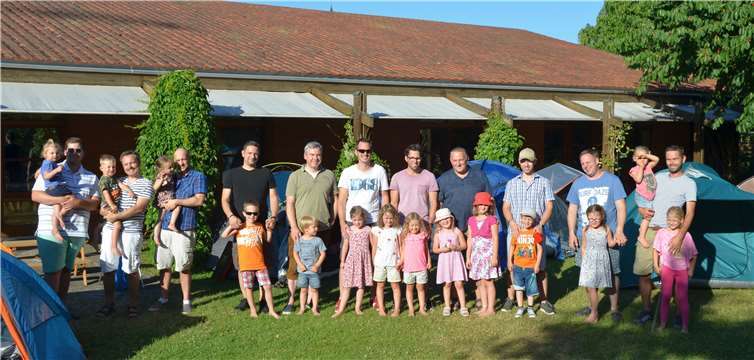 Es waren aufregende Tage für die Kinder der Tagesstätte Blandine-Merten-Haus: Mit ihren Vätern hatten sie Zelte im Garten der Kita aufgeschlagen. Foto: privat