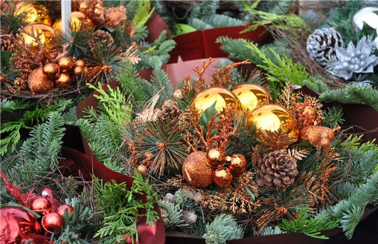 Es weihnachtet bereits auf dem Meckenheimer Wochenmarkt.Stadt Meckenheim