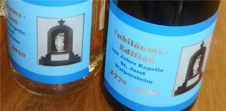 Es werden zweierlei Weine angeboten: Ein trockener 2017er Spätburgunder und ein trockener Blanc de Noir von 2019.