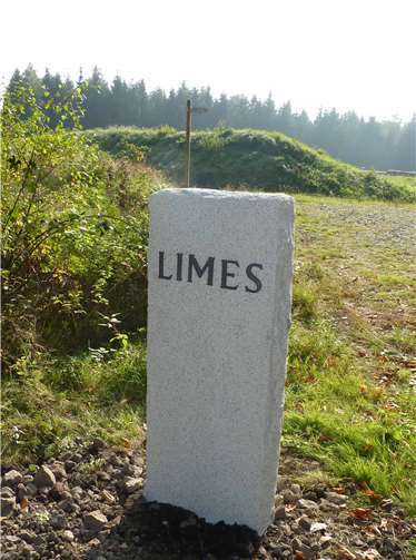 Es wird am Limes entlang gewandert. Foto: privat