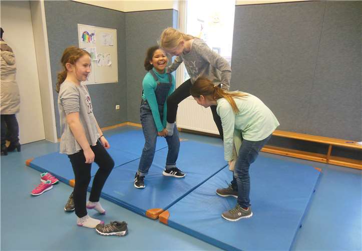 Es wird geturnt, getobt und ausprobiert.