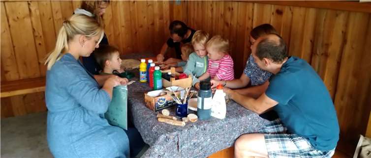 Es wurde eifrig gebastelt. Quelle: Ortsgemeinde Dürrholz