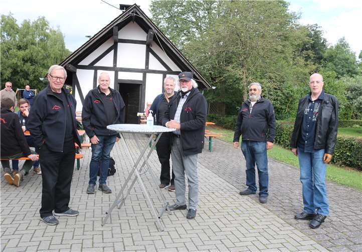 Es wurde ein Familienfest im kleinen Rahmen unter freiem Himmel am Backes in Oberdreis. Fotos: privat