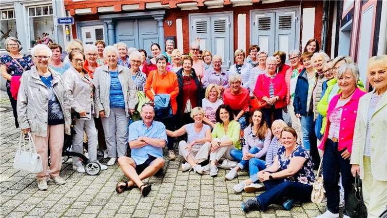 Es wurde erzählt, bewundert, gestaunt und dazugelernt, Einkaufstipps und Naschereien ausgetauscht; vor allen Dingen aber wurde viel zusammen gelacht. Quelle: Breisiger Land Heilig Kreuz