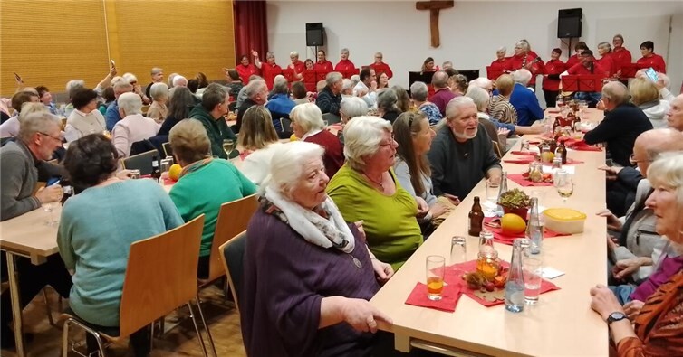 Es wurde geschunkelt und kräftig mitgesungen. Foto: privat