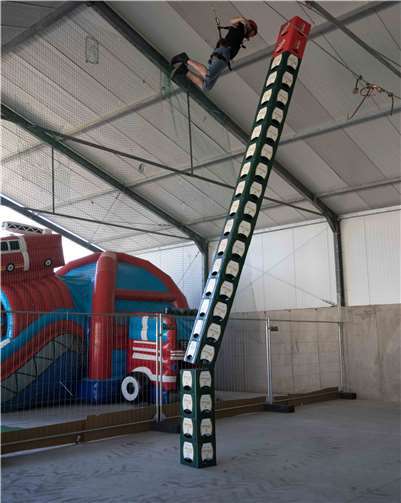 Es wurde gestapelt und geklettert, bis der Turm fiel.