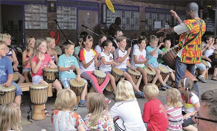 Es wurde getrommelt, gesungen und getanzt. privat