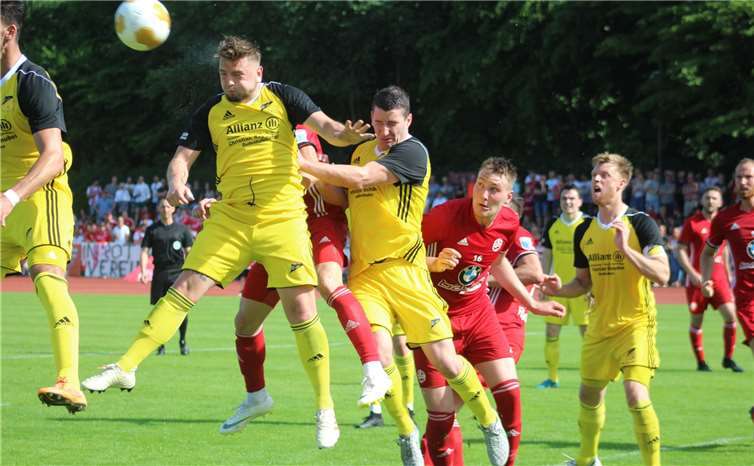 Es wurde im wahrsten Sinn des Wortes um jeden Ball gekämpft.Fotos: DU