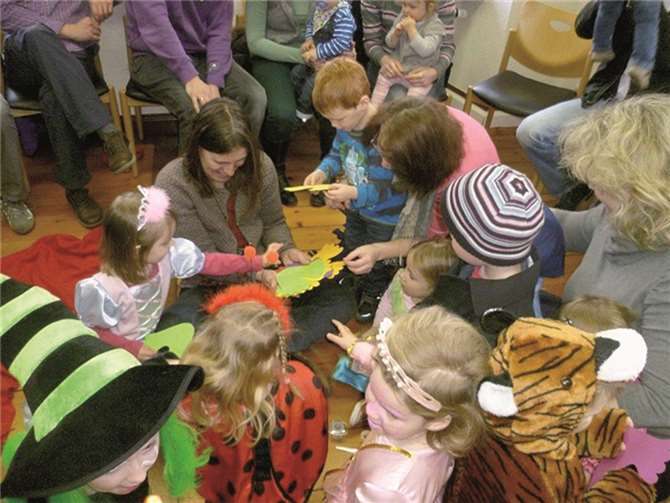 Es wurde miteinander gespielt, gebastelt und geredet.