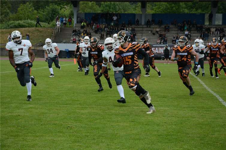 Football-Krimi mit Happy End: Tigers setzen sich gegen Saints durch Es wurde tolle Action geboten.