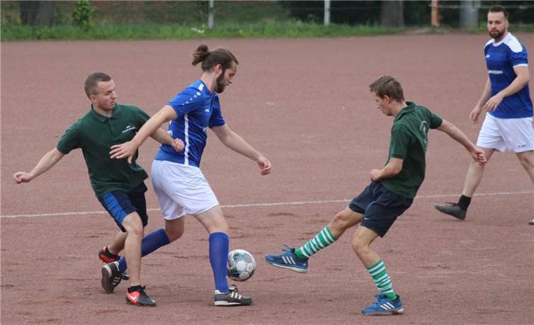 Es wurde um jeden Ball gekämpft.Fotos: DU