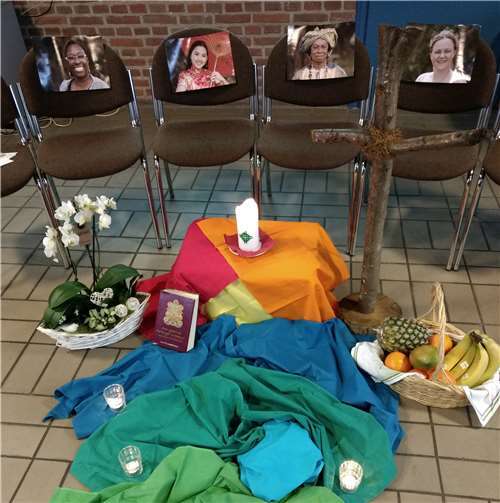 Es wurden Bilder aus Surinam gezeigt und die Schöpfungsgeschichte bildhaft aufgeblättert. privat