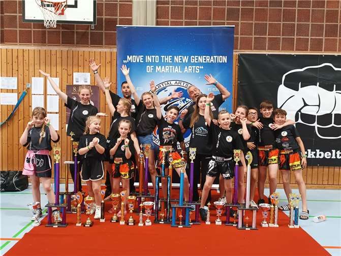 Es wurden beeindruckend viele Pokale gewonnen. Quellen: Tomburg Boxing Rheinbach