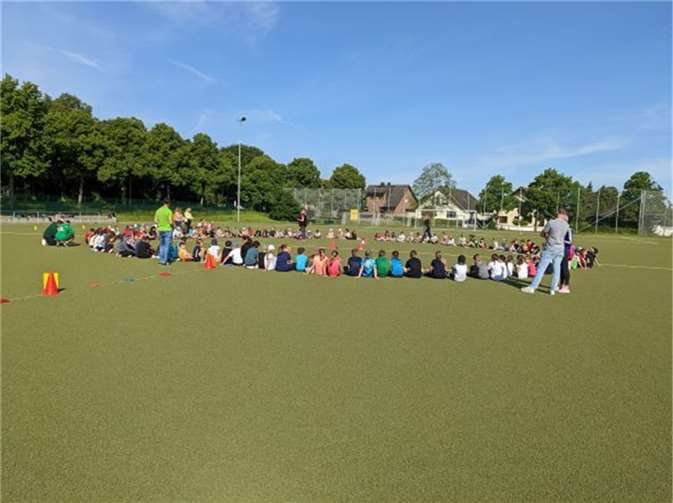 Es wurden die Übungen für das Deutsche Sportabzeichen abgelegt.  Foto: KGS Wormersdorf