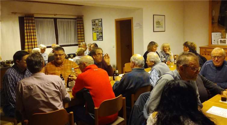 Essen, Trinken und viele Gespräche standen beim Wintergrillen der Alten Burschen auf dem Programm. Foto: privat