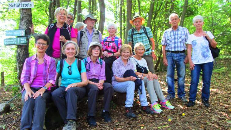 Etappenziel erreicht: Wegegabelung und Bank am Schliffstein.Fotos: privat